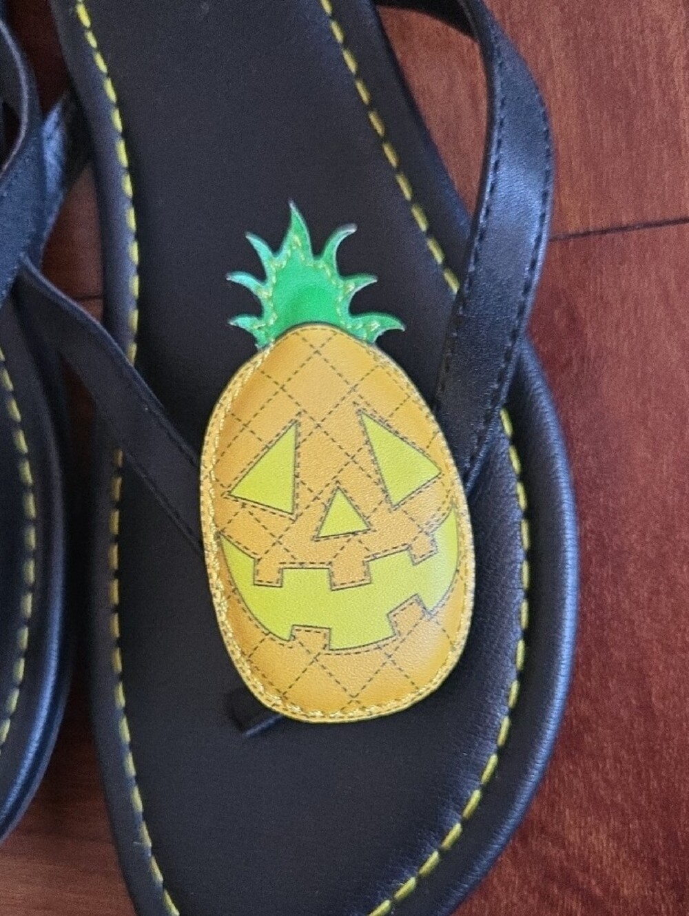 STRANGECVLT Flip Flops 2 Pr w/ Pumpkin Pineapple & Strawberry Appliqués Sz 8 - Picture 4 of 10
